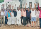 सूरौठ में राजकीय कन्या स्कूल को तोड़ने का विरोध, विद्यालय को दो पारियों में संचालित करने की मांग को लेकर किया  प्रदर्शन