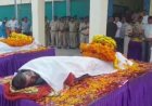 आरक्षकों के शव पहुंचे दमोह, प्रशासन अधिकारियों ने नम आंखों से पुष्प चक्र और श्रद्धांजलि अर्पित की…