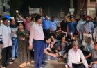 राइट टू हेल्थ बिल के खिलाफ हिंडौन सिटी में डॉक्टर्स द्वारा निकाला गया कैंडल मार्च