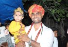 मदनमोहनजी के भक्तों को रविन्द्र मीना ने रात एक बजे तक बांटे फल, प्याऊ लगाकर पिलाया पानी