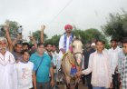 Karauli: कोटरा के भंडारे में बसपा प्रत्याशी रविन्द्र मीना ने दिया सहयोग