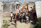 Karauli: गांव जमालपुर में अयोध्या से आएं अक्षत के साथ में निकली भव्य अक्षत कलश शोभायात्रा।
