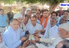 करौली : सामरे का पुरा में पीड़ित 25 परिवारों को विधायक ने 10-10 हजार की सहायता राशि दी, कई घरों में लगी थी आग