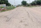 ग्रामीणों ने जेडीए से सड़क मरम्मत की उठाई मांग, बारिश के बाद हालात और बिगड़े