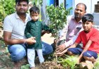 Hindaun City : बेटे के जन्मदिन पर निभाया सामाजिक सरोकार, गांव करई में बांटे 251 पौधे
