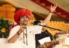 धीरेंद्र कृष्ण शास्त्री ने हालिया पत्थरबाजी पर उठाए सवाल, धर्मांतरण पर सख्त कानून की बात की