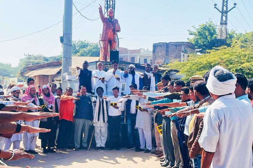 हिंडौन में प्रबुद्ध नागरिकों ने अंबेडकर प्रतिमा के समक्ष ली संविधान के शपथ