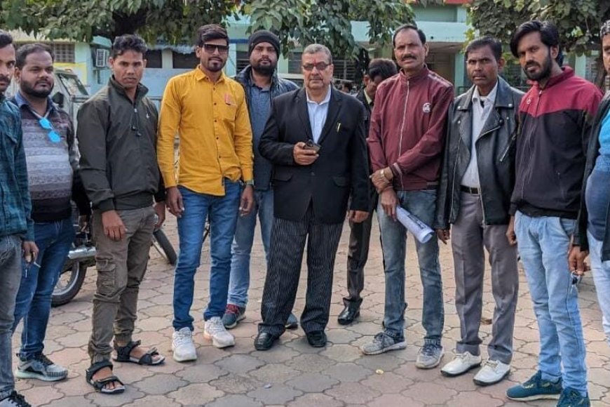 विभिन्न राजनीतिक दलों के लोगों ने एडवोकेट प्रमोद नायक के नेतृत्व में मुख्यमंत्री के नाम सौंपा ज्ञापन