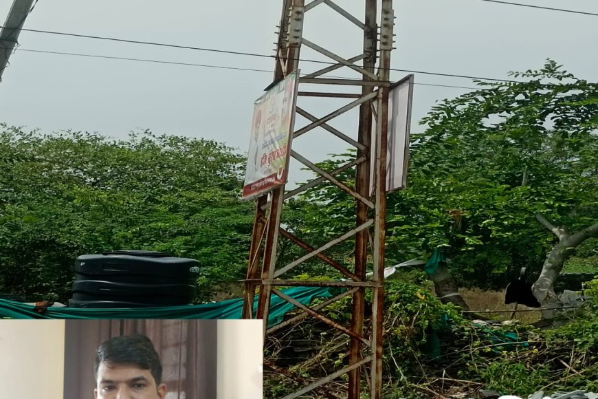 बिजली के पोल पर चिपकाए विज्ञापन, बिना अनुमति से अति शीघ्र हटाने के दिए निर्देश