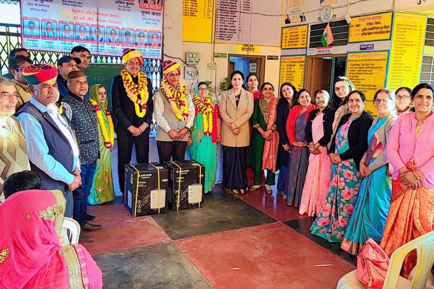 सबलपुरा स्कूल मे सिंह व शर्मा का अभिनंदन किया सिंह ने विद्यालय विकास मे 25 हजार व शर्मा ने 5 हजार का सहयोग किया