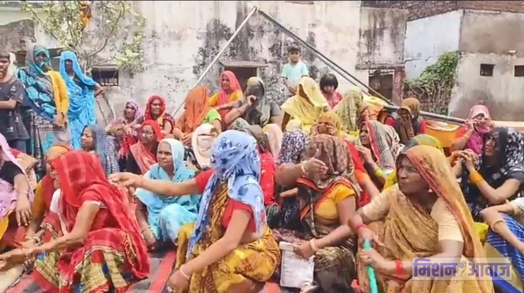 हिंडौन सिटी: शराब ठेके ने छीना परिवारों का सुकून, सड़क पर उतरी महिलाओं ने प्रशासन को दिया 2 दिन का अल्टीमेटम