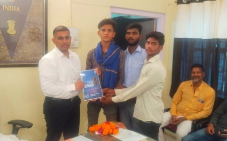 SDM के जन्मदिवस पर भीम आर्मी कार्यकर्ताओं ने "हमारा अभियान हर-घर संविधान" का दिया संदेश