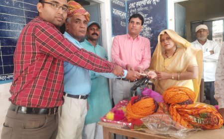 Karauli News: प्रधानाचार्य ने संभाला पदभार, सेवानिवृत्त शिक्षक ने स्कूल में प्रिंटर लगाने के लिए दी सहयोग राशि