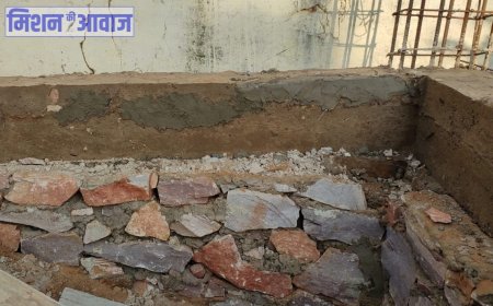 रमसा के द्वारा दी गई बिल्डिंग की डीपीसी में मिलावट का ग्रामीणों ने लगाया आरोप