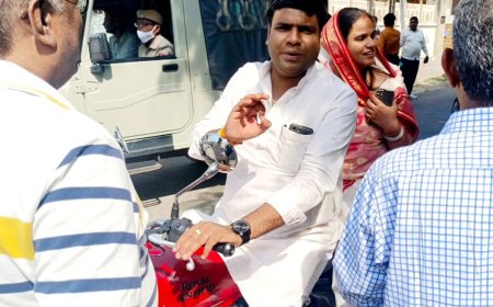 हेरिटेज महापौर ने मोटरसाइकिल पर बैठकर सफाई व्यवस्था का लिया जायजा