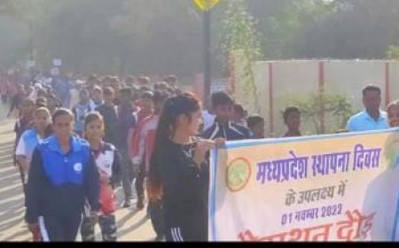 Damoh: मध्यप्रदेश स्थापना दिवस के अवसर पर प्रभात फेरी का किया गया आयोजन