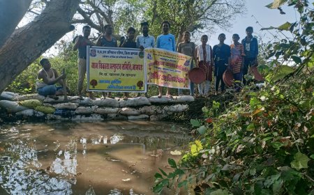 बोरी बंधान बनाकर छात्र छात्राओं ने दिया जल संरक्षण का संदेश