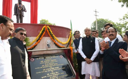 मुख्यमंत्री गहलोत ने राजस्थान विश्वविध्यालय में डॉ. बी. आर. अम्बेडकर पुस्तकालय भवन का लोकार्पण और प्रतिमा का किया अनावरण