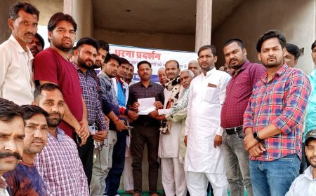 सूरौठ में सर्व समाज के लोगों ने स्टेट हाईवे के पास 4 घंटे तक दिया धरना, किया विरोध प्रदर्शन