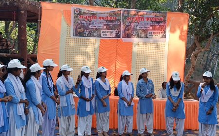 अनुभूति कार्यक्रम के तहत पर्यावरण को कैसे बचाना है, जंगल का भ्रमण करवा कर सभी छात्र-छात्राओं को बताया गया