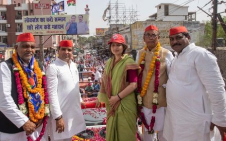 इटावा रेलवे स्टेशन पर डिंपल यादव को जिताने के लिए हुआ अनाउंसमेंट