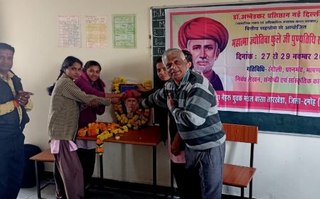 महात्मा ज्योतिबा फुले पुण्यतिथि पर निबंध लेखन, भाषण के साथ संगोष्ठी का आयोजन, बच्चों ने किया वृक्षारोपण