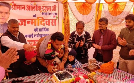 जिला कलेक्टर आलोक रंजन ने बच्चों और वृद्धजनों के साथ मनाया जन्मदिन