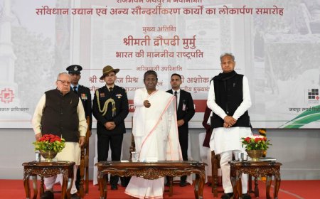 राष्ट्रपति द्रौपदी मुर्मु ने राजभवन, जयपुर में संविधान उद्यान, मयूर स्तंभ, राष्ट्रीय ध्वज पोस्‍ट का उदघाटन किया