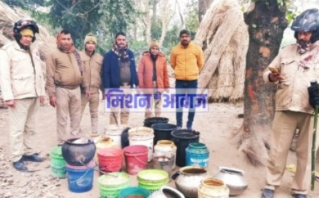 कच्ची शराब के ठिकानों पर पड़ा छापा, भारी मात्रा में लहन नष्ट 20 लीटर अवैध कच्ची शराब बरामद