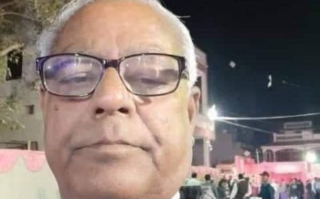 देश संविधान से चलता है या मनुस्मृति से , फैसला करे सुप्रीम कोर्ट - याचिका दायर