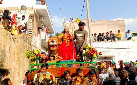 सूरौठ में दूसरे दिन भी रियासत कालीन परंपराओं के साथ निकली ईशर गणगौर की शोभा यात्रा