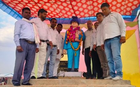 बाबा साहब की प्रतिमा का अनावरण समारोह में सुनील जाटव सुहारी ने सभा को किया संबोधित