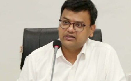 शाला स्तर से किए गए व्ययों के भुगतान सबंधी नियमों का पालन नहीं किये जाने के आरोप में कलेक्टर ने कई कर्मचारियों को किया निलंबित