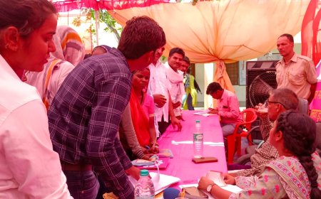 कैंप में एसडीएम ने लगाई सचिव को फटकार, 3 दिन में ग्रामीणों को पानी पिलाने का दिया निर्देश