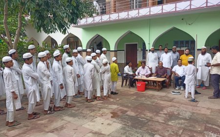 कुतुकपुर में मदरसे के छात्रों का ब्लॉक चिकित्सा अधिकारी के निर्देशन में किया गया स्वास्थ्य परीक्षण