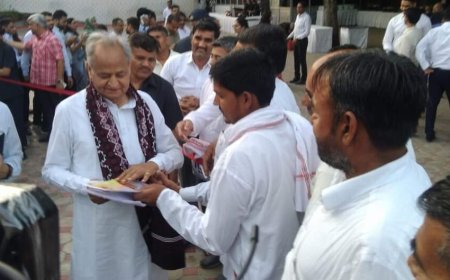 पुर्व सरपंच जाखड़ की प्रतिमा अनावरण 30 जून को , प्रतिनिधि मंडल ने मुख्यमंत्री आवास पर मुलाकात कर दिया निमंत्रण