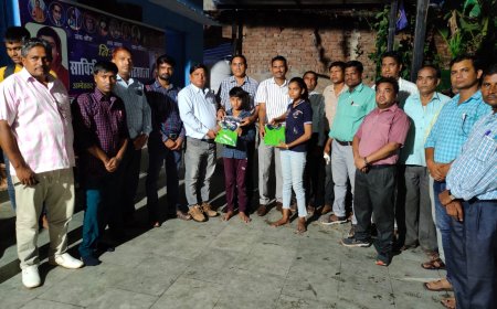 पाठशाला में वितरण की राजस्थान अंबेडकर शिक्षण संघ की टीम ने ड्रेस