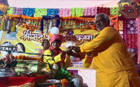 श्रीमद् भागवत कथा के समापन पर किया व्यास पूजन