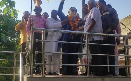 जाटव कल्याण बोर्ड गठित करने पर मिठाई वितरित कर खुशी मनाई