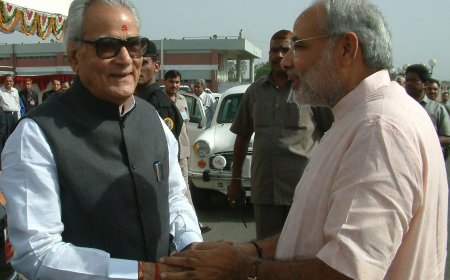 प्रधानमंत्री ने पूर्व उपराष्ट्रपति श्री भैरों सिंह शेखावत की 100वीं जयंती पर उन्‍हें श्रद्धांजलि अर्पित की