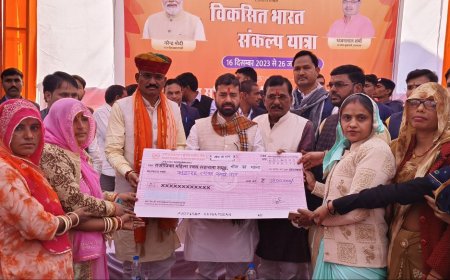 उप मुख्यमंत्री डॉ प्रेमचंद बैरवा ने किया रामकुमारपुरा, खेतड़ी में विकसित भारत संकल्प यात्रा के कैंप का किया निरीक्षण