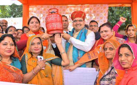 महिला लाभार्थियों ने मुख्यमंत्री का जताया आभार, प्रदेशभर से रसोई गैस सिलेंडर सब्सिडी योजना की महिला लाभार्थी पहुंची मुख्यमंत्री निवास