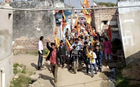 Karauli: गांव जमालपुर में अयोध्या से आएं अक्षत के साथ में निकली भव्य अक्षत कलश शोभायात्रा।
