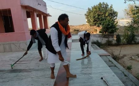 करौली : सपोटरा विधायक हंसराज मीणा ने हनुमान मंदिर में की सफाई, आमजन से सफाई हेतु की अपील
