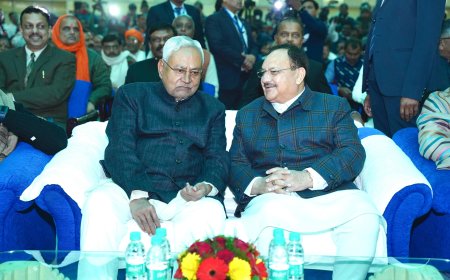 Nitish Kumar Oath Ceremony : नीतीश कुमार ने 9वीं बार ली मुख्यमंत्री पद की शपथ, 8 मंत्रियों ने भी ली शपथ