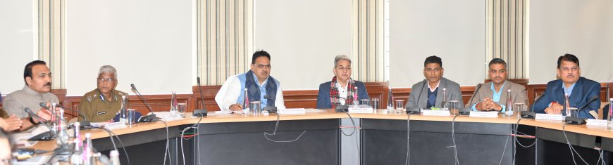 पुलिस महानिदेशक-महानिरीक्षक सम्मेलन की तैयारियों की मुख्यमंत्री ने की समीक्षा बैठक