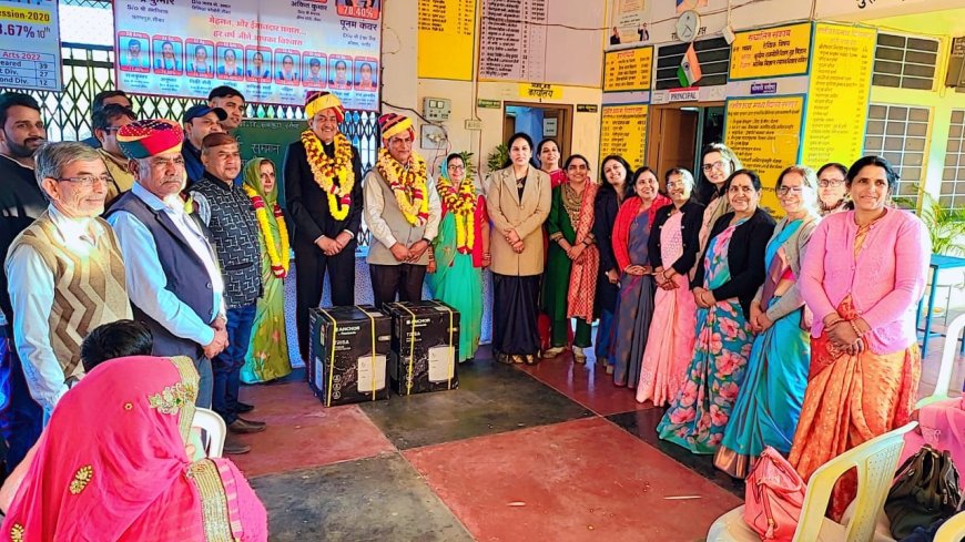 सबलपुरा स्कूल मे सिंह व शर्मा का अभिनंदन किया सिंह ने विद्यालय विकास मे 25 हजार व शर्मा ने 5 हजार का सहयोग किया