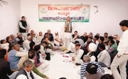 पीसीसी प्रभारी हेमसिंह शेखावत एवं विधायक डूंगर राम  गैदर ने लोकसभा चुनावों को लेकर की कार्यकर्ता बैठक