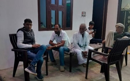 सपोटरा ( करौली ) । मंडल अध्यक्ष प्रताप पाकड़ और भाजपा विस्तारक सोहन लाल गुर्जर ने लोकसभा चुनाव को लेकर की चर्चा