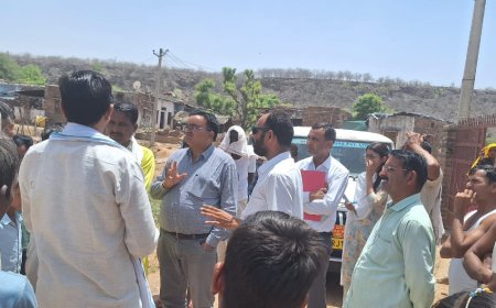 सपोटरा : सड़क से अतिक्रमण हटाने को लेकर ग्रामीणों और  ठेकेदार में बहस, भाजपा नेता प्रताप पाकड़ ने की ग्रामीणों से समझाइश